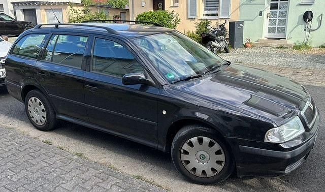 Schwarz Gebraucht 2007 Skoda Octavia Tour Kombi | 1.200 € (Guter Preis) - Bild 1/4