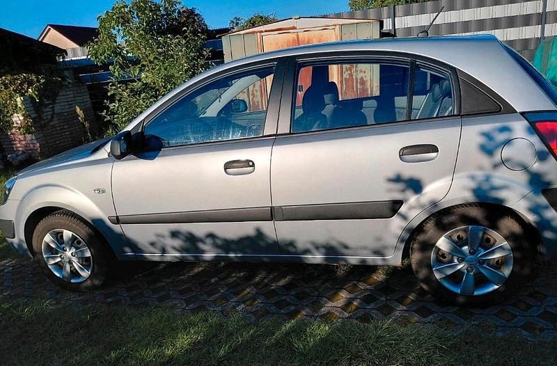 Gebraucht Kia Rio 96 PS (70 kW) 2009 Grau Limousine