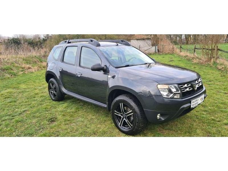 Grau Gebraucht 2014 Dacia Duster Lauréate SUV | 6.950 € (Etwas zu teuer) - Bild 1/4