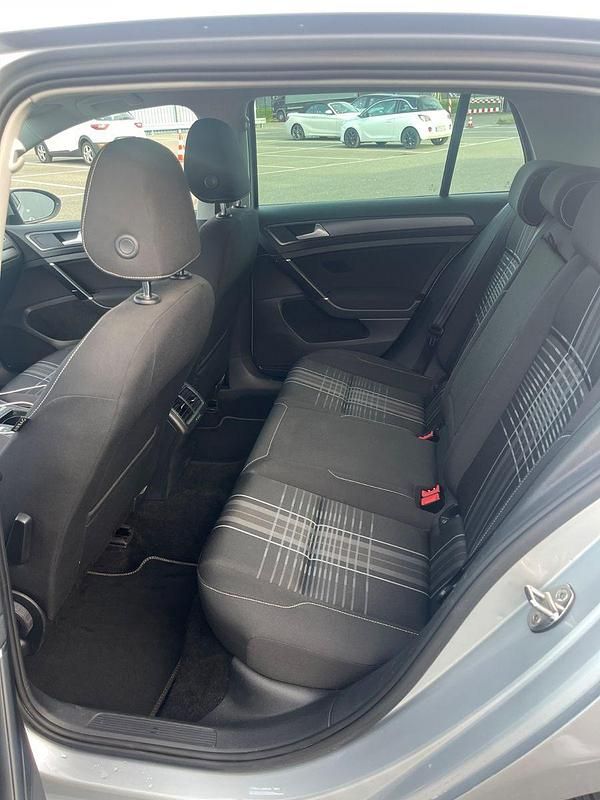 Gebraucht VW Golf VII LOUNGE 110 PS (80 kW) 2015 Silber Kleinwagen