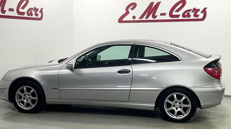 Second-hand Mercedes C180 143 CP (105 kW) 2003 Argintiu Coupe