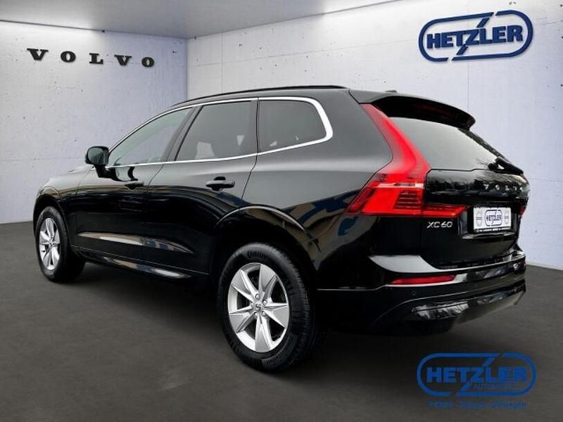 Gebraucht Volvo XC60 Core 197 PS (144 kW) 2022 Black stone, solid / solid SUV