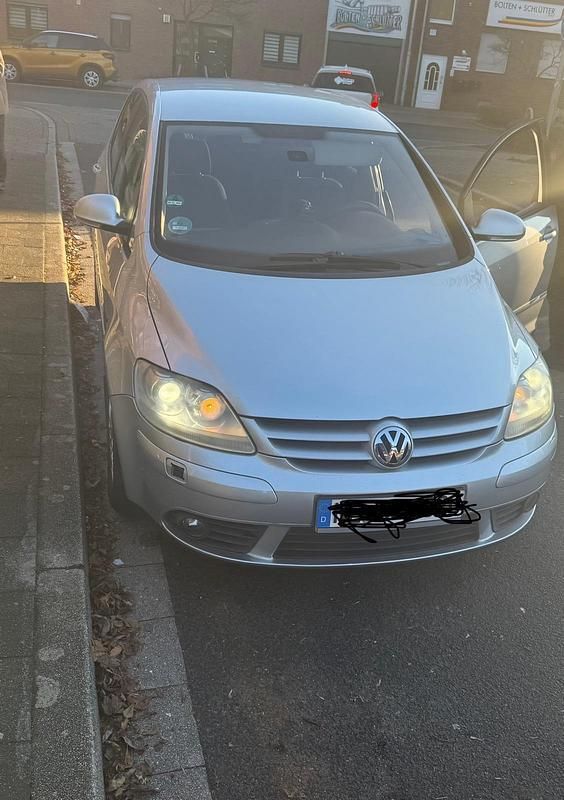 Silber Gebraucht 2005 VW Golf Limousine | 2.500 € (Guter Preis) - Bild 1/4