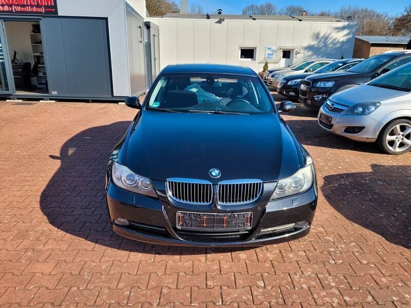 Gebraucht BMW 325 Advantage 218 PS (160 kW) 2008 Schwarz Limousine
