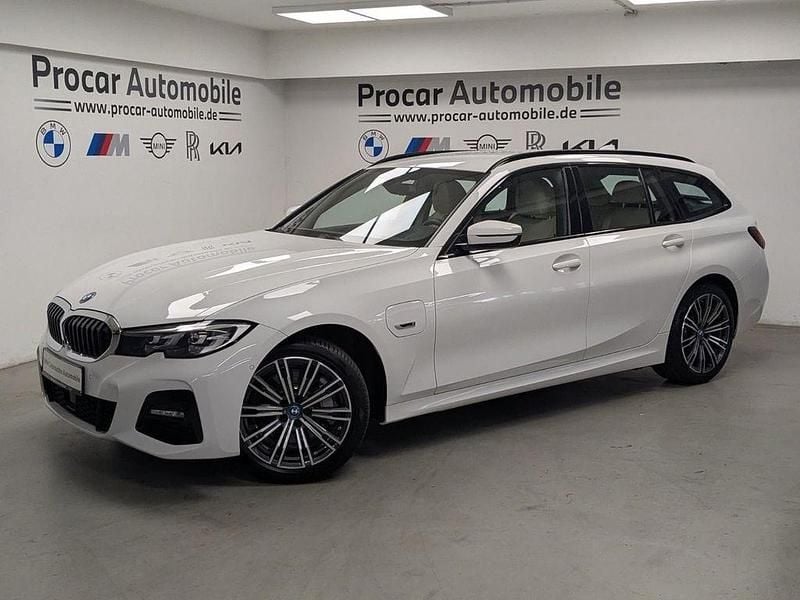 Gebraucht BMW 330e M Sport 292 PS (214 kW) 2022 Weiß Kombi