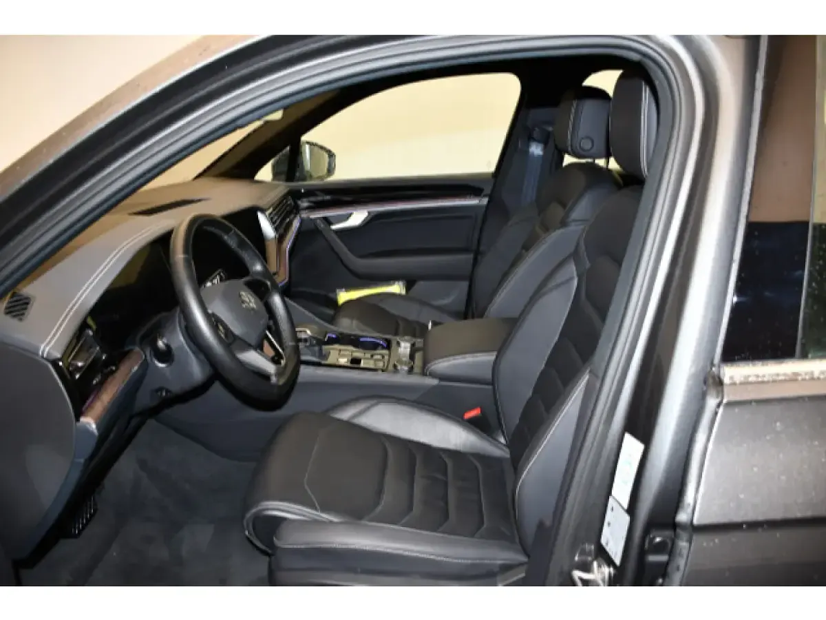 Gebraucht VW Touareg Elegance 286 PS (210 kW) 2024 SUV