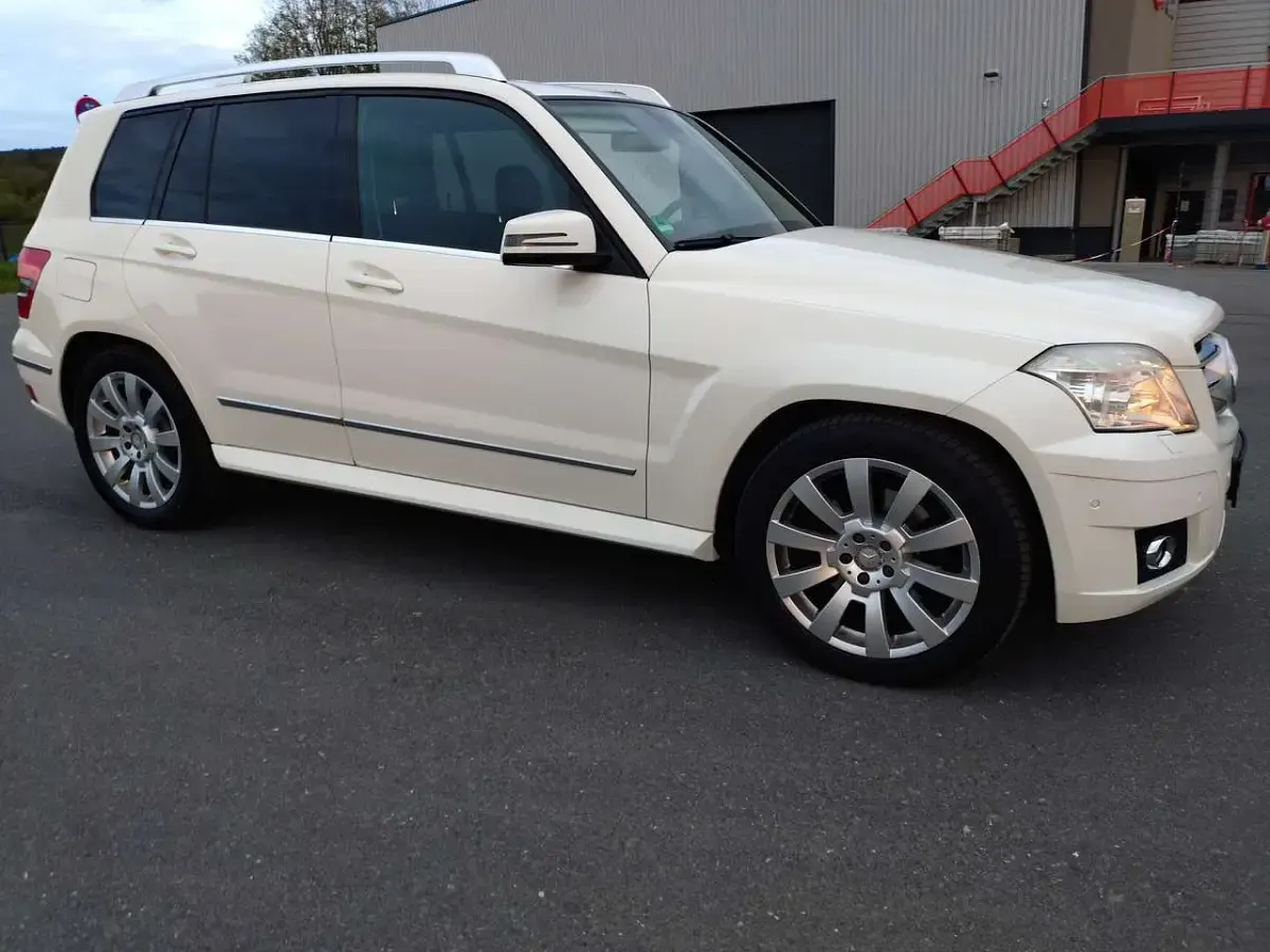 Używany Mercedes GLK320 224 KM (164 kW) 2008 Biały SUV