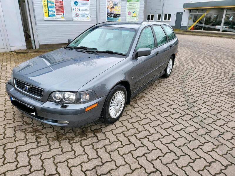 Grau Gebraucht 2003 Volvo V40 Kombi | 800 € (Superpreis) - Bild 1/4