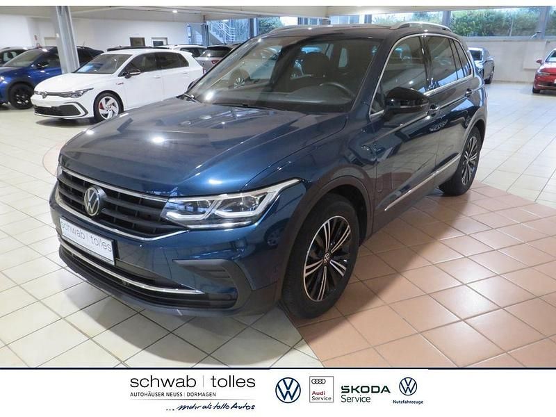 Blau Gebraucht 2023 VW Tiguan Move SUV | 33.945 € (Teuer) - Bild 1/4