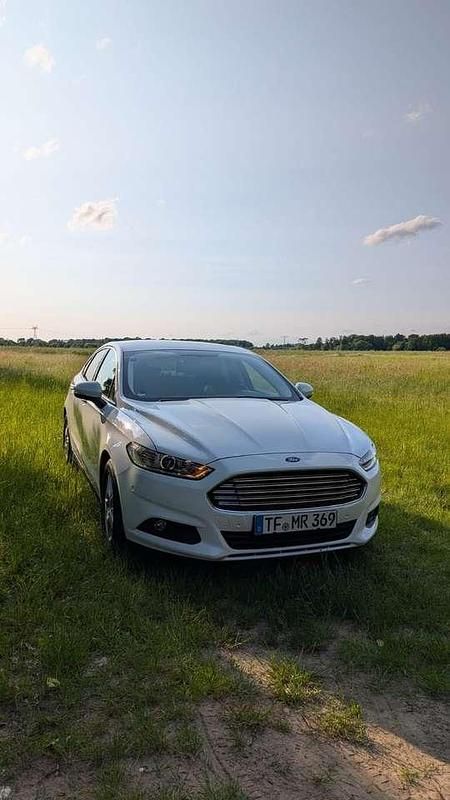 Weiß Gebraucht 2015 Ford Mondeo Trend Limousine | 14.000 € (Fairer Preis) - Bild 1/4