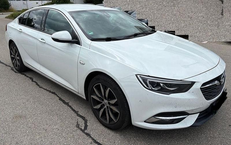 Weiß Gebraucht 2017 Opel Insignia Limousine | 12.500 € (Guter Preis) - Bild 1/4