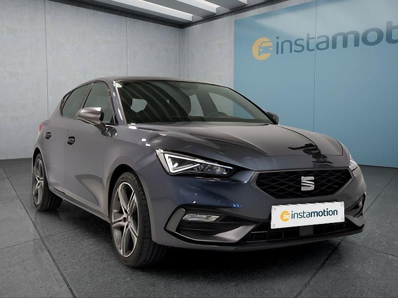 Grau Gebraucht 2022 Seat Leon FR Kleinwagen | 29.349 € (Fairer Preis) - Bild 1/3