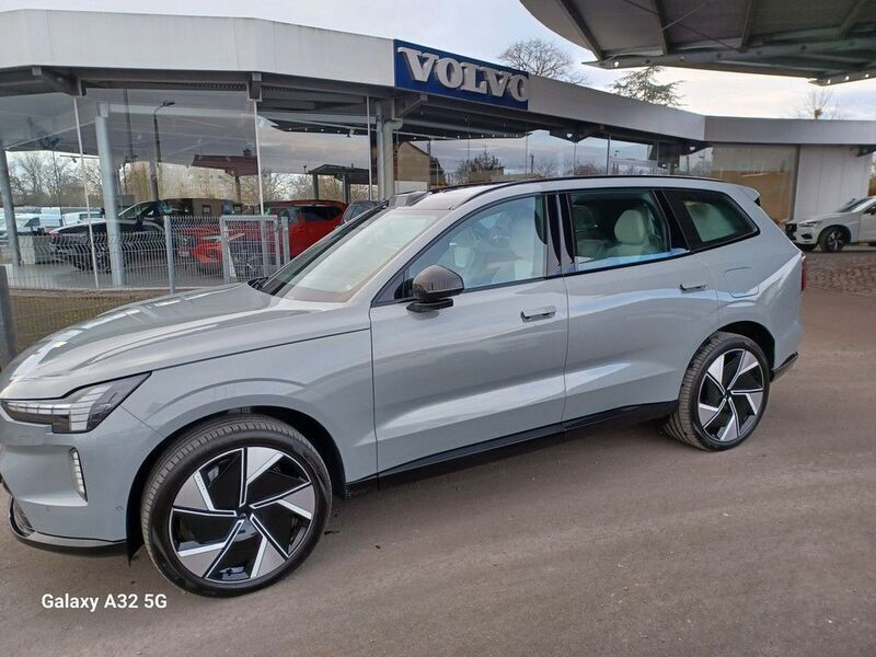 Neu Volvo EX90 Performance 380 kW (517 PS) 2025 Grau SUV
