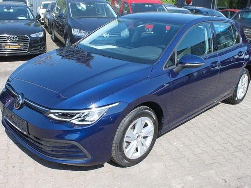 Blau Gebraucht 2021 VW Golf VIII Life Limousine | 17.790 € (Fairer Preis) - Bild 1/4