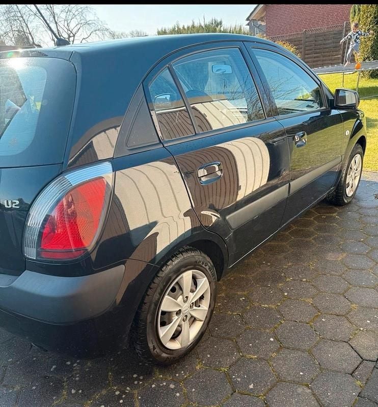 Gebraucht Kia Rio 70 PS (51 kW) 2009 Schwarz Kleinwagen