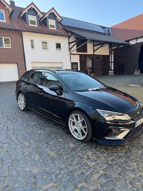 Second-hand Seat Leon CUPRA 290 CP (213 kW) 2020 Negru Berlinǎ