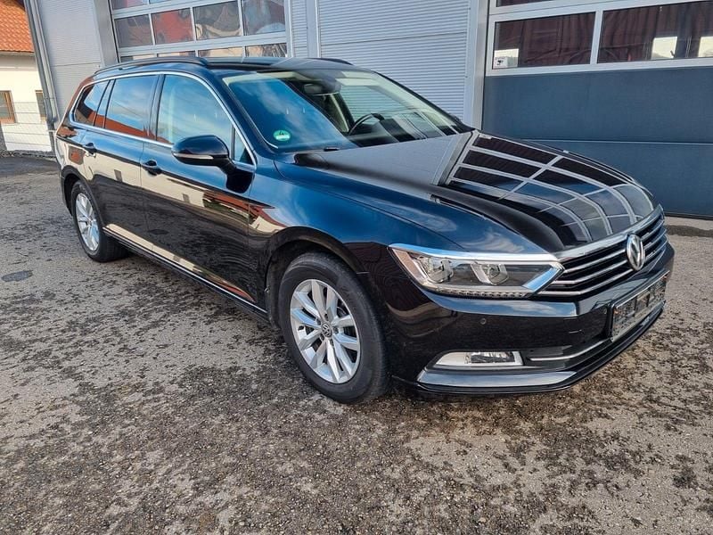 Schwarz Gebraucht 2018 VW Passat Comfortline Kombi | 10.990 € (Superpreis) - Bild 1/4