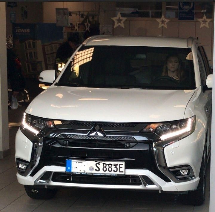 Gebraucht Mitsubishi Outlander P-HEV Edition 224 PS (164 kW) 2019 Weiß SUV