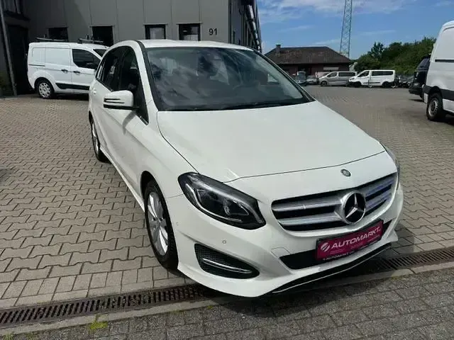 Gebraucht Mercedes B180 165 PS (121 kW) 2015 Andere Kleinwagen