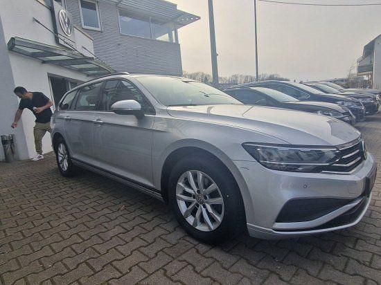 Gebraucht VW Passat 122 PS (89 kW) 2020 Reflexsilber (metallic) Kombi