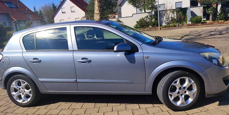 Second-hand Opel Astra 105 CP (77 kW) 2006 Argintiu Berlinǎ