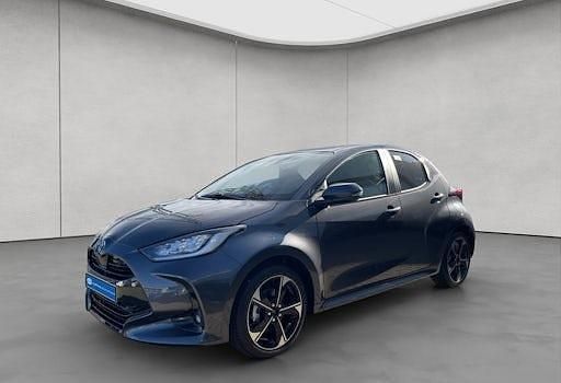 Neu Toyota Yaris Hybrid Style 131 PS (96 kW) 2025 Grau Limousine