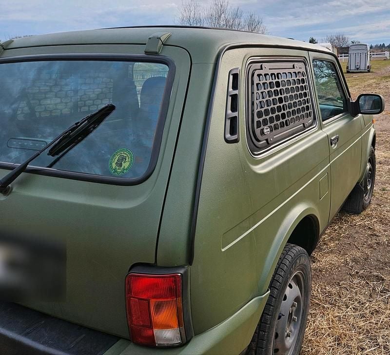 Gebraucht Lada Urban 83 PS (61 kW) 2017 Grün SUV