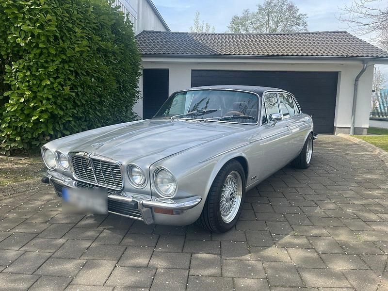 Second-hand Jaguar XJ12 252 CP (185 kW) 1977 Argintiu Berlinǎ