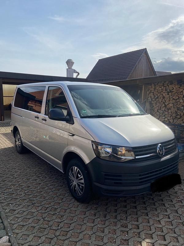 Gebraucht VW Transporter 150 PS (110 kW) 2019 Silber Van