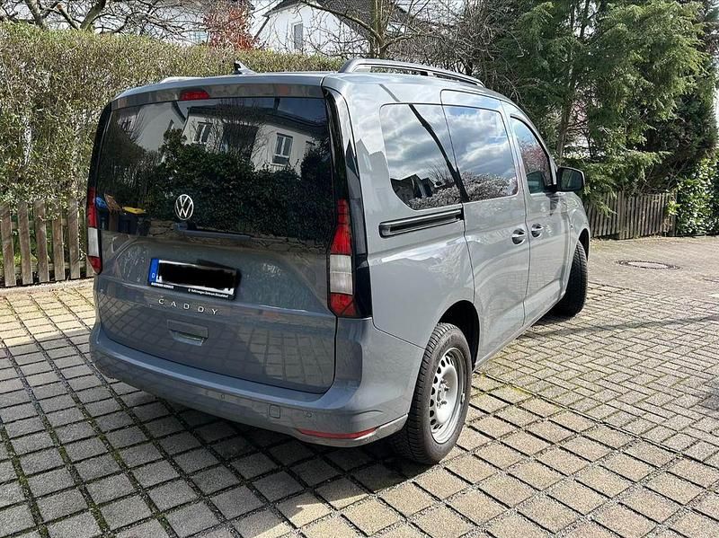 Gebraucht VW Caddy Life 114 PS (83 kW) 2023 Grau Van / Kleinbus