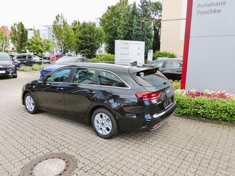 Neu Kia Ceed Sportswagon Vision 140 PS (102 kW) 2025 Schwarz Kombi
