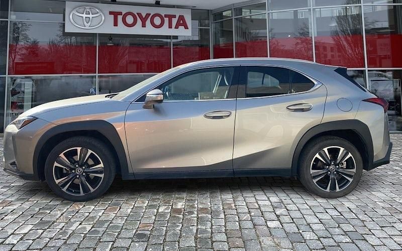 Gebraucht Lexus UX 250h 184 PS (135 kW) 2023 Weiß SUV