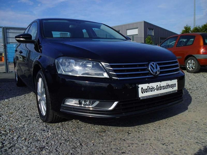 Schwarz Gebraucht 2011 VW Passat Trendline Limousine | 8.700 € (Fairer Preis) - Bild 1/4
