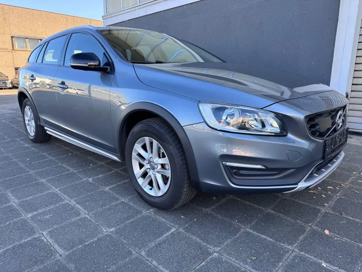 Gebraucht Volvo V60 CC 150 PS (110 kW) 2017 Grau Kombi
