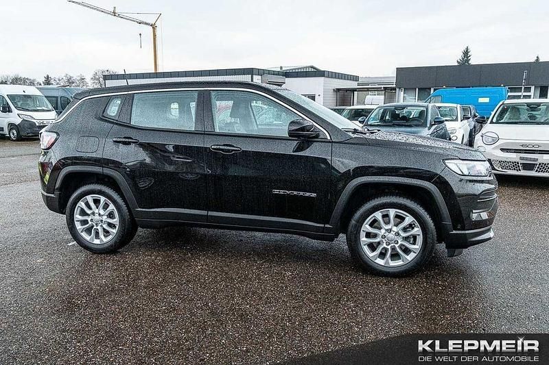Gebraucht Jeep Compass Altitude 131 PS (96 kW) 2024 Cinema schwarz SUV