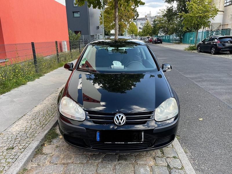 Second-hand VW Golf IV 65 CP (47 kW) 2004 Negru Hatchback