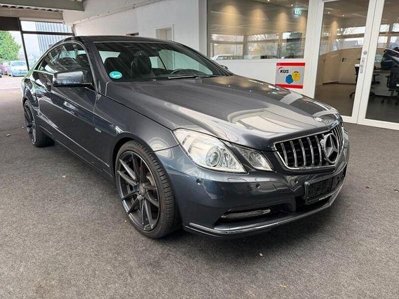 Gebraucht Mercedes E200 Avantgarde 184 PS (135 kW) 2011 Grau Coupé