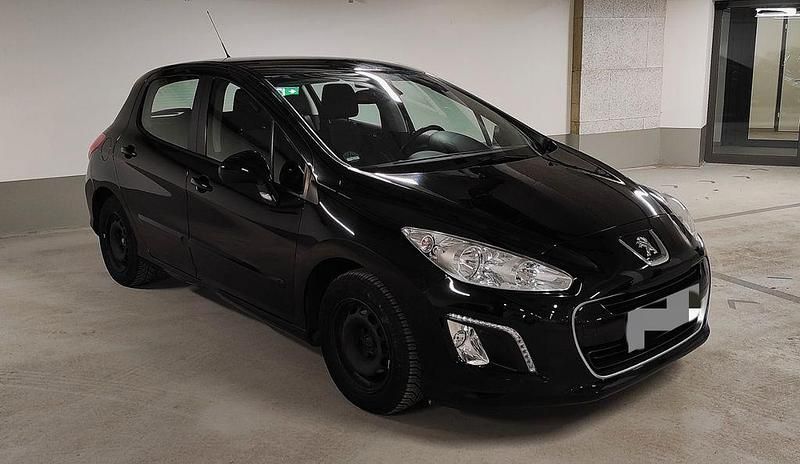 Gebraucht Peugeot 308 120 PS (88 kW) 2011 Schwarz Limousine