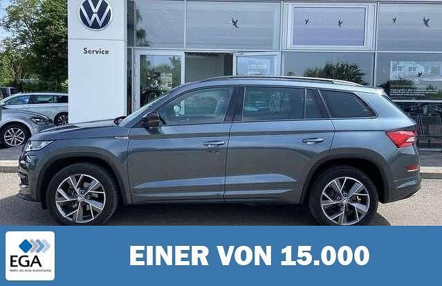 Grau metallic Gebraucht 2021 Skoda Kodiaq SportLine SUV | 35.910 € (Etwas zu teuer) - Bild 1/4