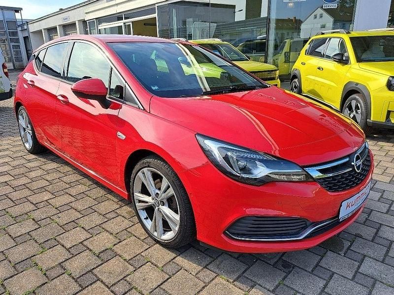 Rot Gebraucht 2019 Opel Astra Ultimate Limousine | 16.500 € (Fairer Preis) - Bild 1/4