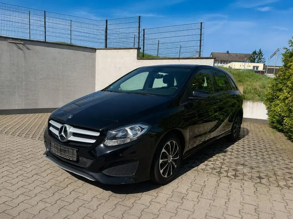 Gebraucht Mercedes B200 136 PS (100 kW) 2018 Schwarz Kleinwagen