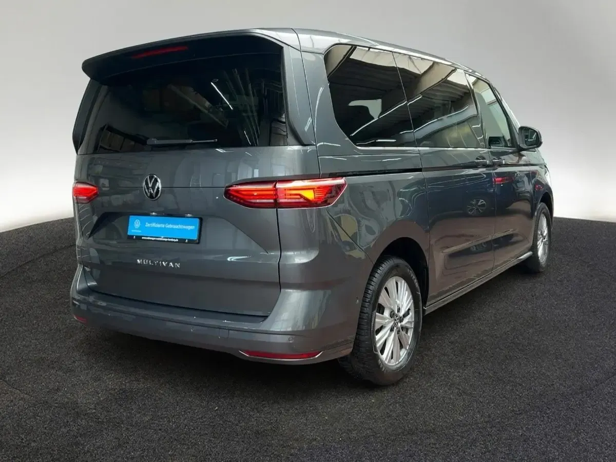 Gebraucht VW Multivan Life 150 PS (110 kW) 2025 X3 indiumgrau metallic Van / Kleinbus