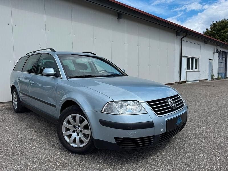 Gebraucht VW Passat Comfortline 131 PS (96 kW) 2001 Blau Kombi