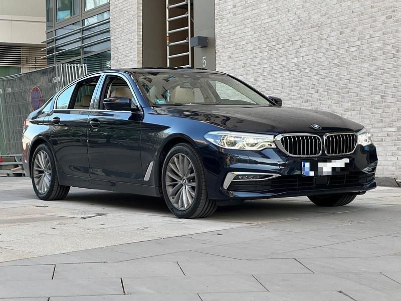 Blau Gebraucht 2020 BMW 520 Luxury Line Limousine | 29.090 € (Fairer Preis) - Bild 1/4