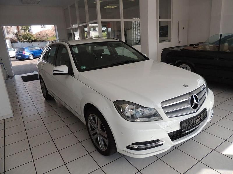 Gebraucht Mercedes C180 156 PS (114 kW) 2014 Weiß Kombi