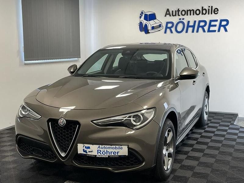 Braun Gebraucht 2018 Alfa Romeo Stelvio Super SUV | 24.500 € (Fairer Preis) - Bild 1/4