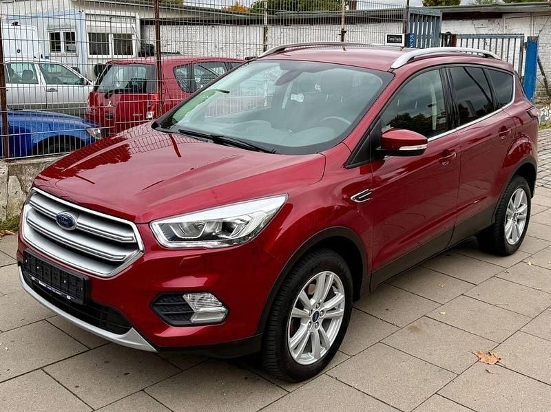 Rot Gebraucht 2018 Ford Kuga Trend SUV | 11.950 € (Guter Preis) - Bild 1/4
