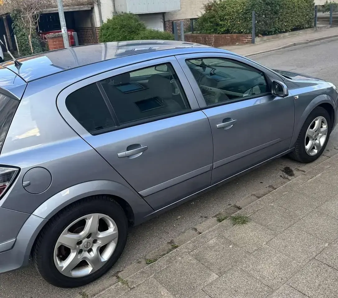 Gebraucht Opel Astra Club 103 PS (75 kW) 2008 Blau Limousine
