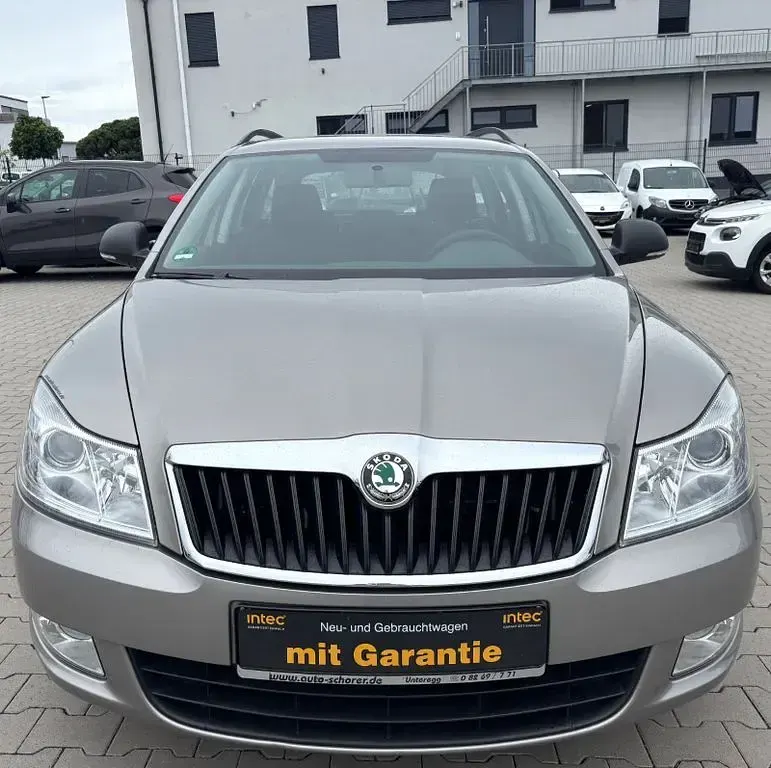 Gebraucht Skoda Octavia 122 PS (89 kW) 2011 Grau Limousine