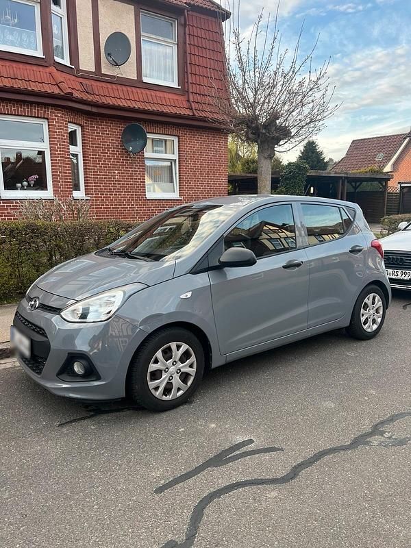 Gebraucht Hyundai i10 67 PS (49 kW) 2014 Grau Kleinwagen